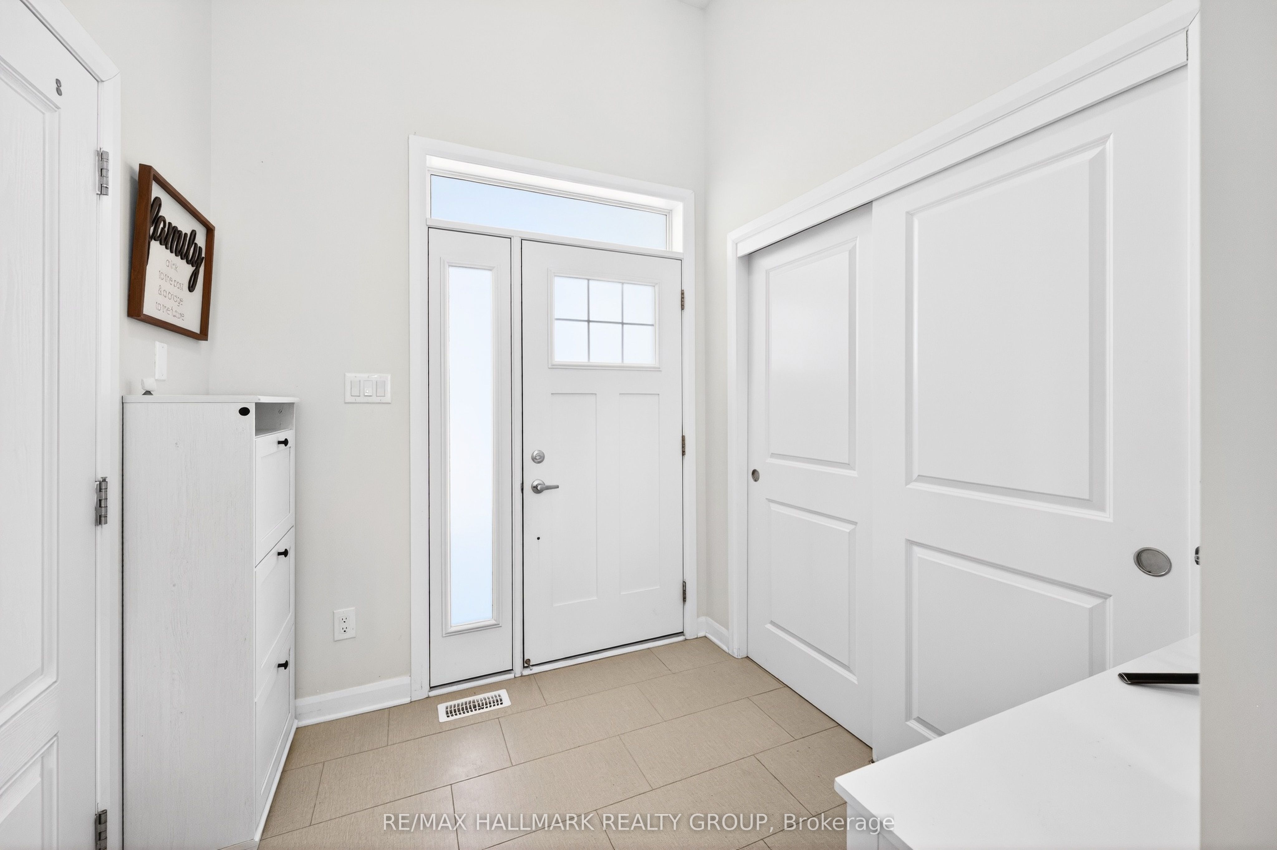 562 Clemency Crescent, Ottawa, ON, K2J 6R8 photo 2