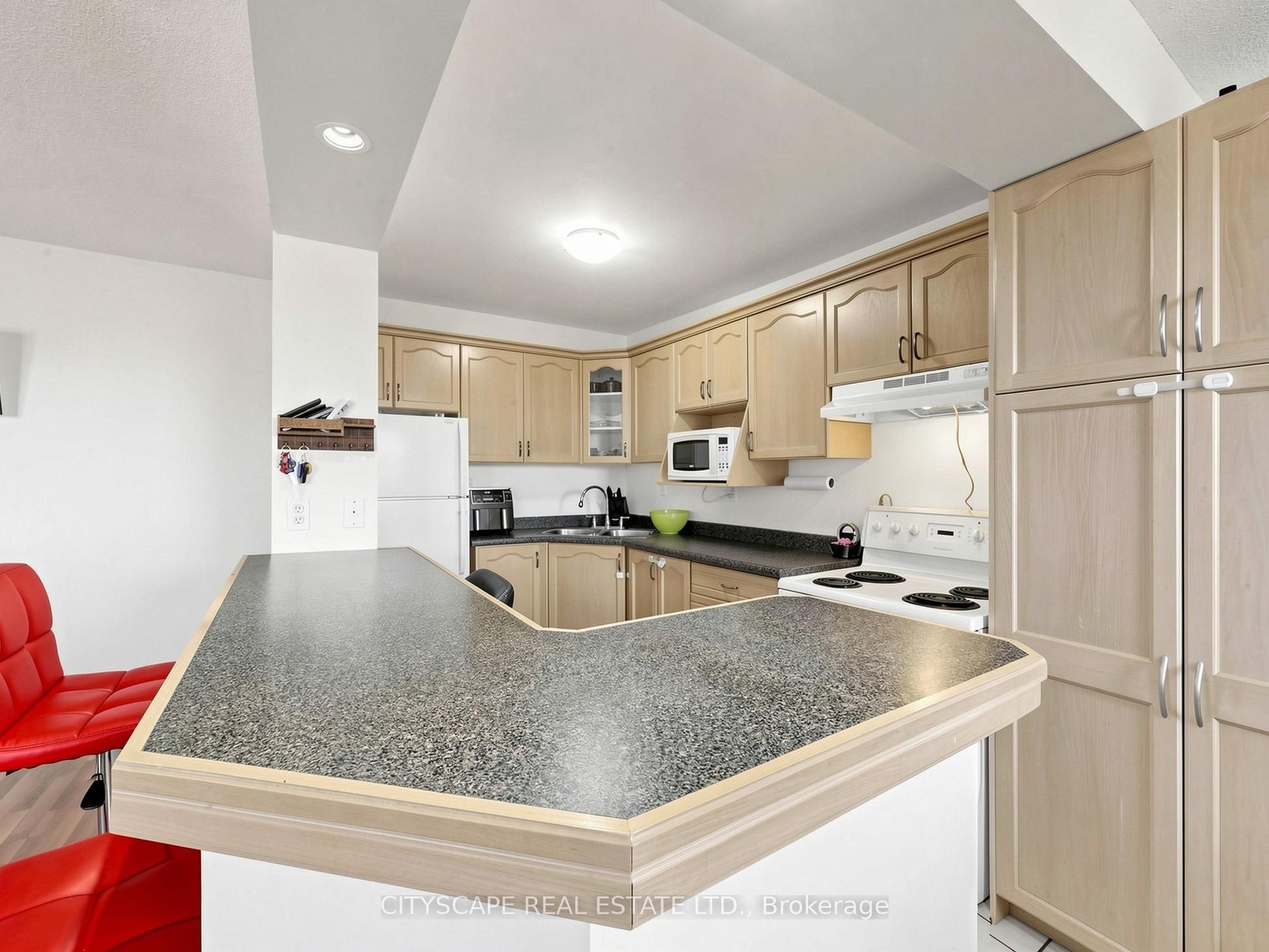 708-851 Queenston Road, Hamilton, ON, L8G 1B4 photo 3