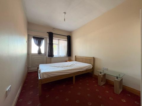 Great West Road, Isleworth TW7, Room to rent