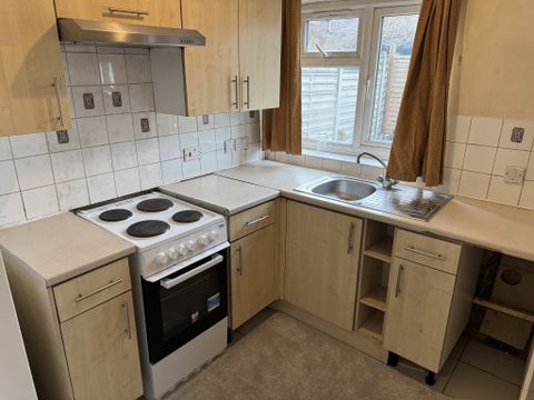 Cherry Orchard Road, Croydon CR0, Studio to rent