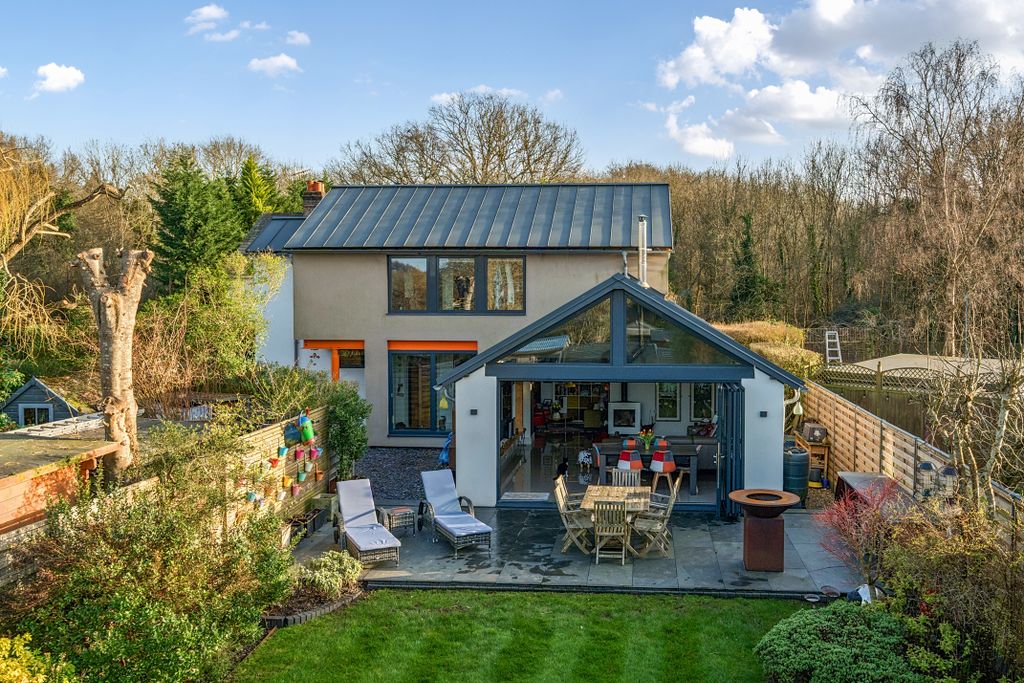 Additional image 9 of 4 bed detached house for saleMasons Bridge Road, Redhill RH1