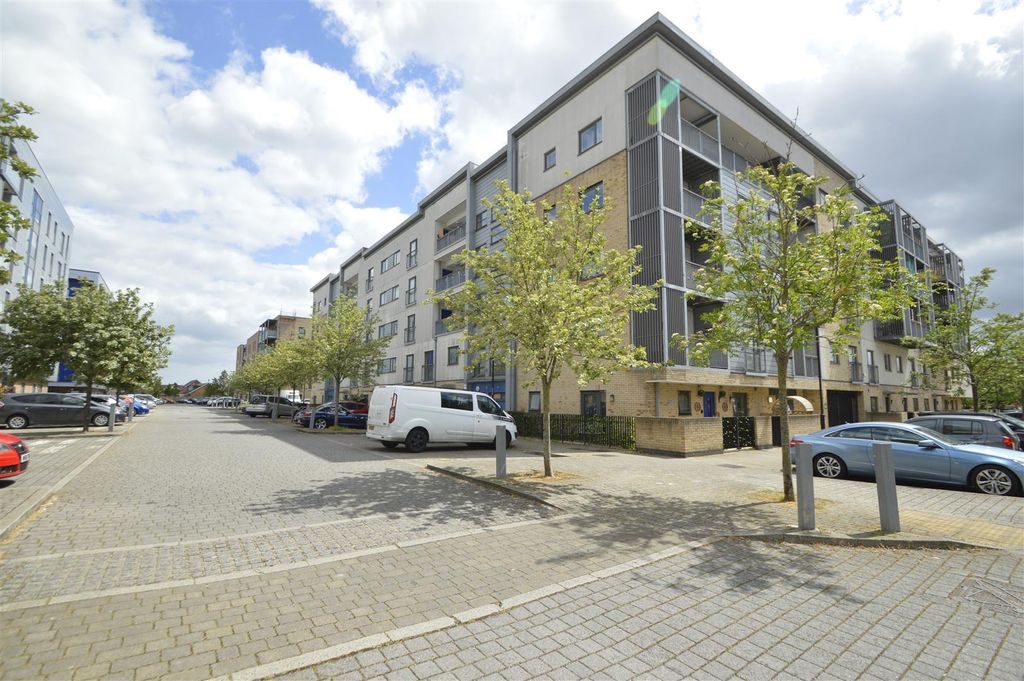 2 bed flat for saleBroadis Way, Rainham RM13
