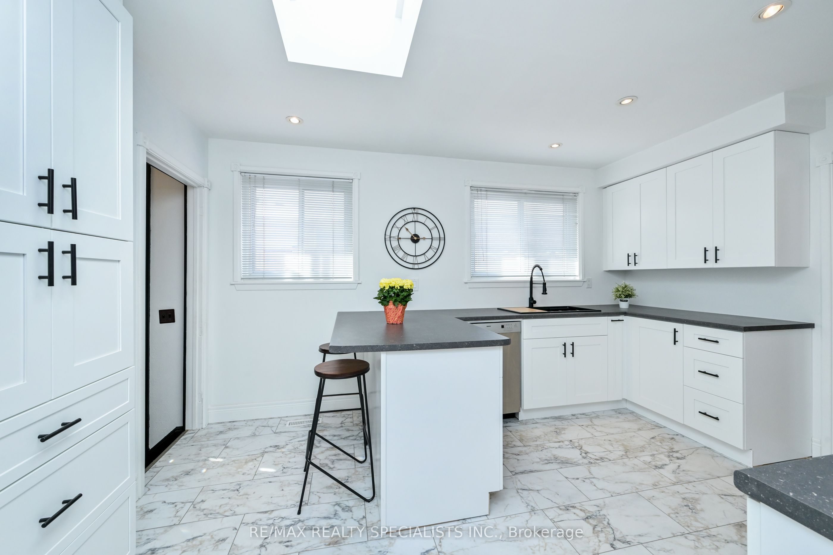 Additional image 4 of 8 Beechwood Crescent, Brampton, ON, L6T 1Y1