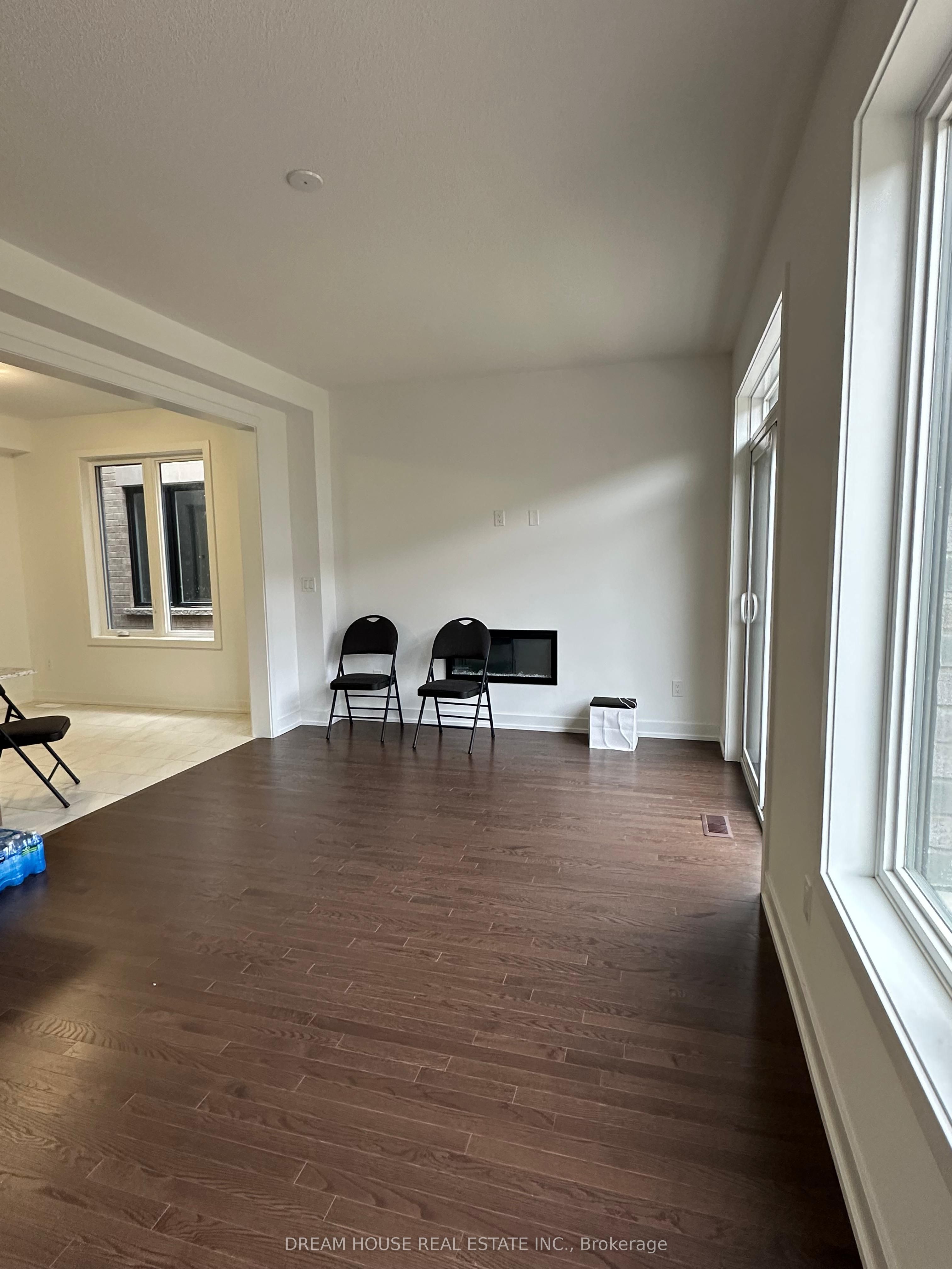 Main-27 Deer Ridge Crescent, Whitby, ON, L1P 0P3 photo 3