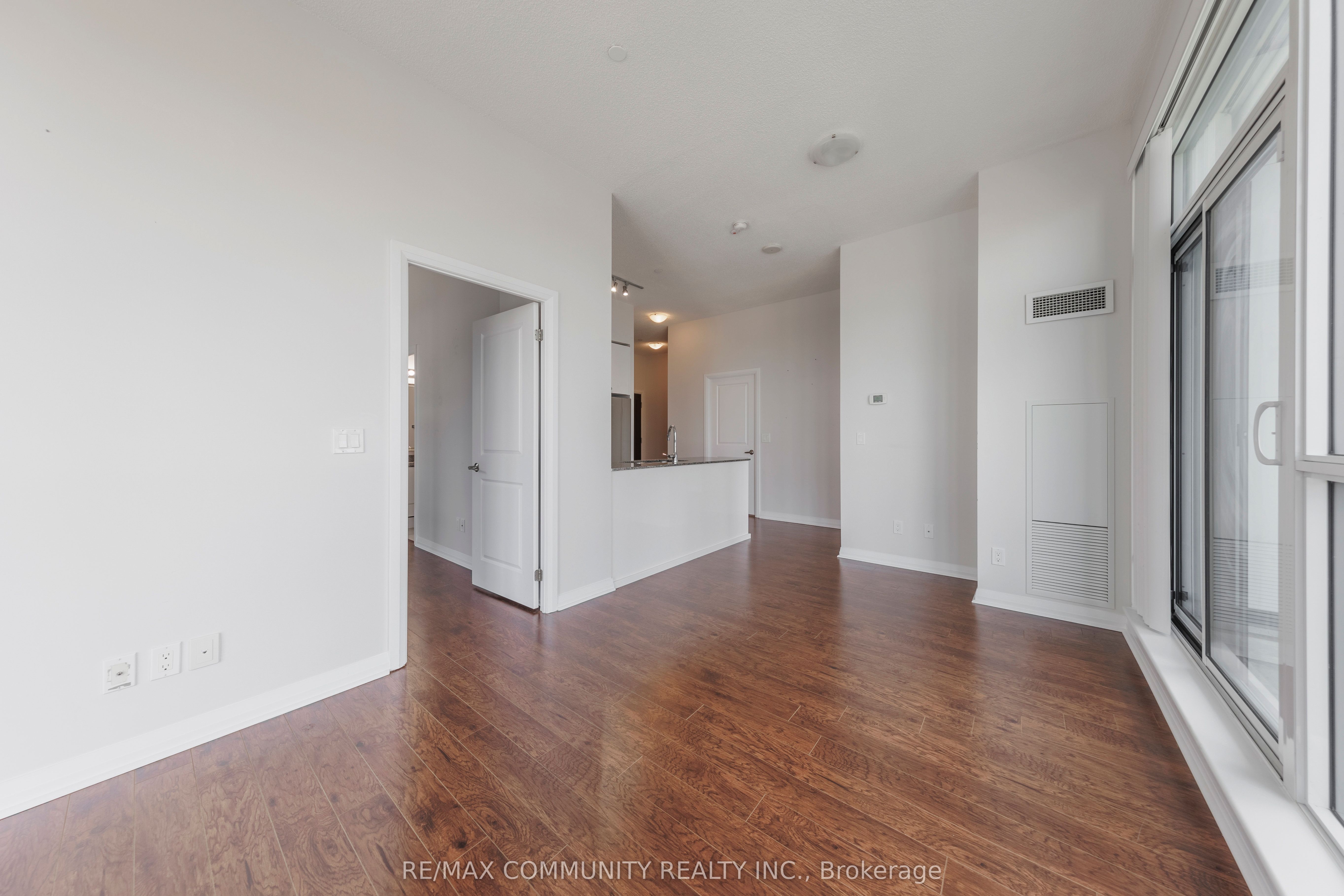 405-75 Eglinton Avenue W, Mississauga, ON, L5R 0E5 photo 4
