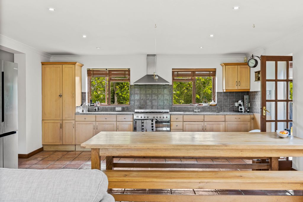 Additional image 15 of 5 bed detached house for saleRef: Gk - Lodge Lane, Redhill RH1