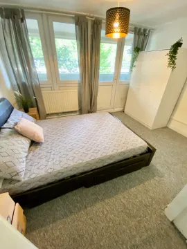 East India Dock Road, London E14, Room to rent