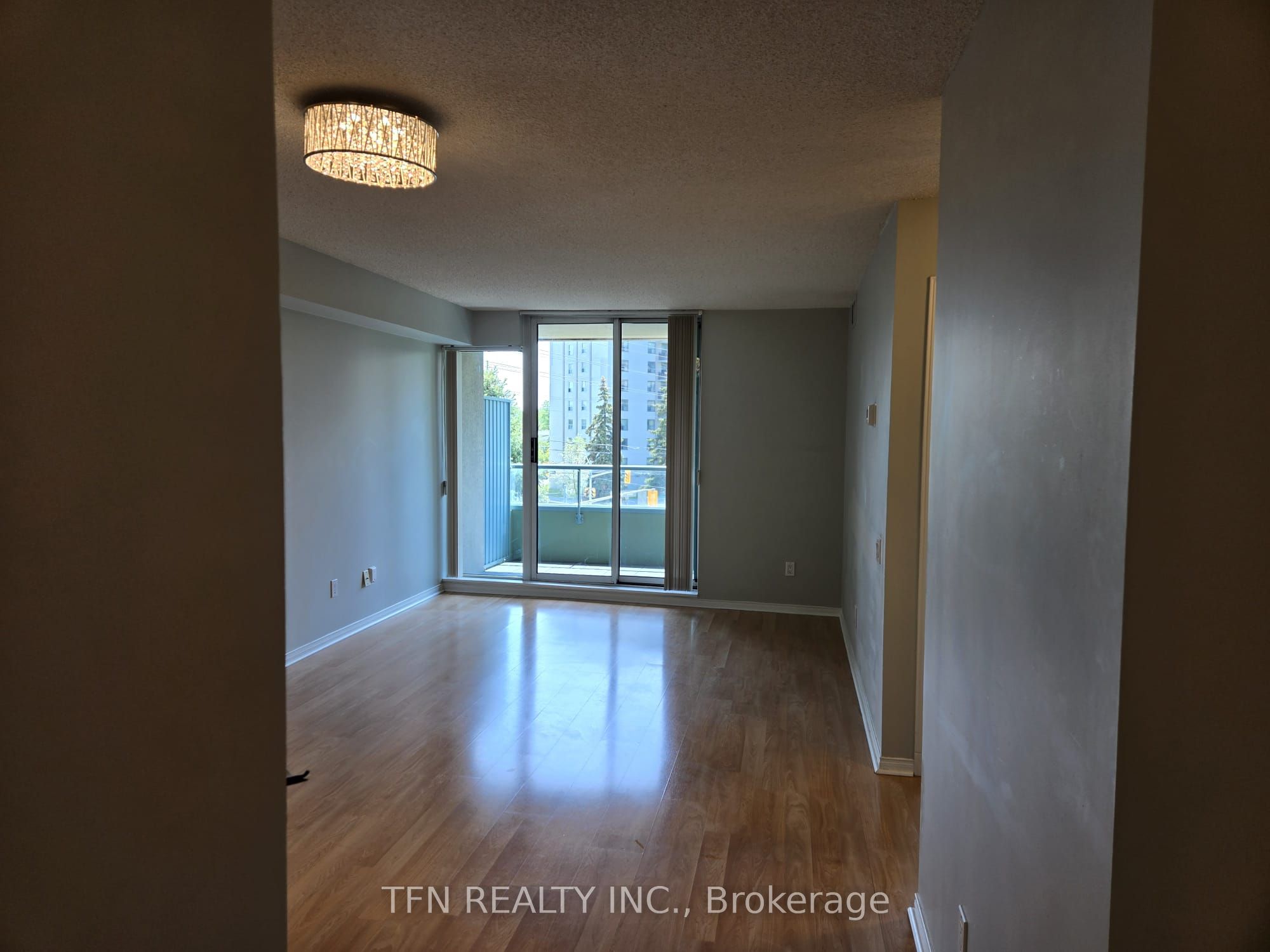 309-1 Emerald Lane, Vaughan, ON, L4J 8N2 photo 2