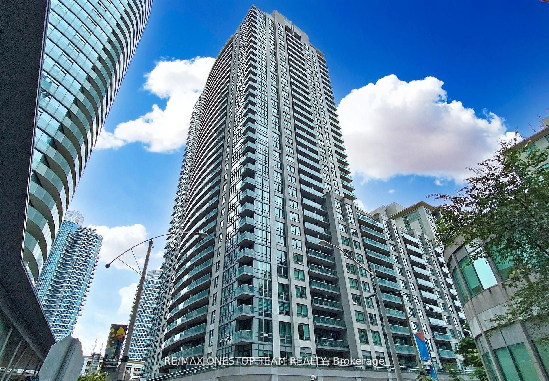 811-19 Grand Trunk Crescent, Toronto, ON, M5J 3A3