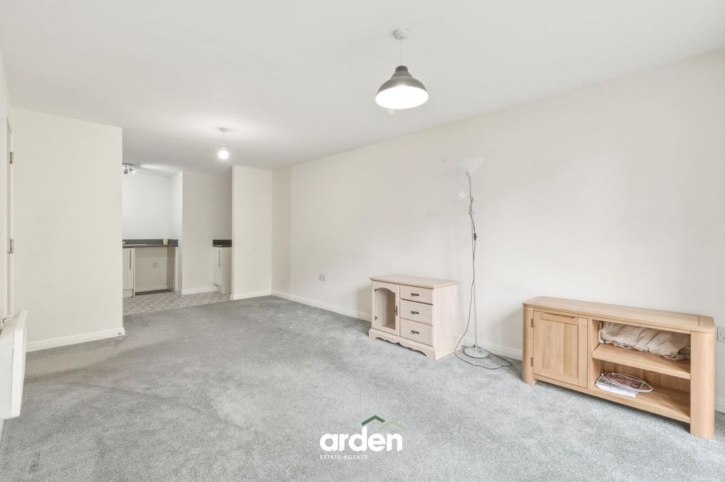 2 bed flat for saleHedgerow Close, Redditch B98 photo 2