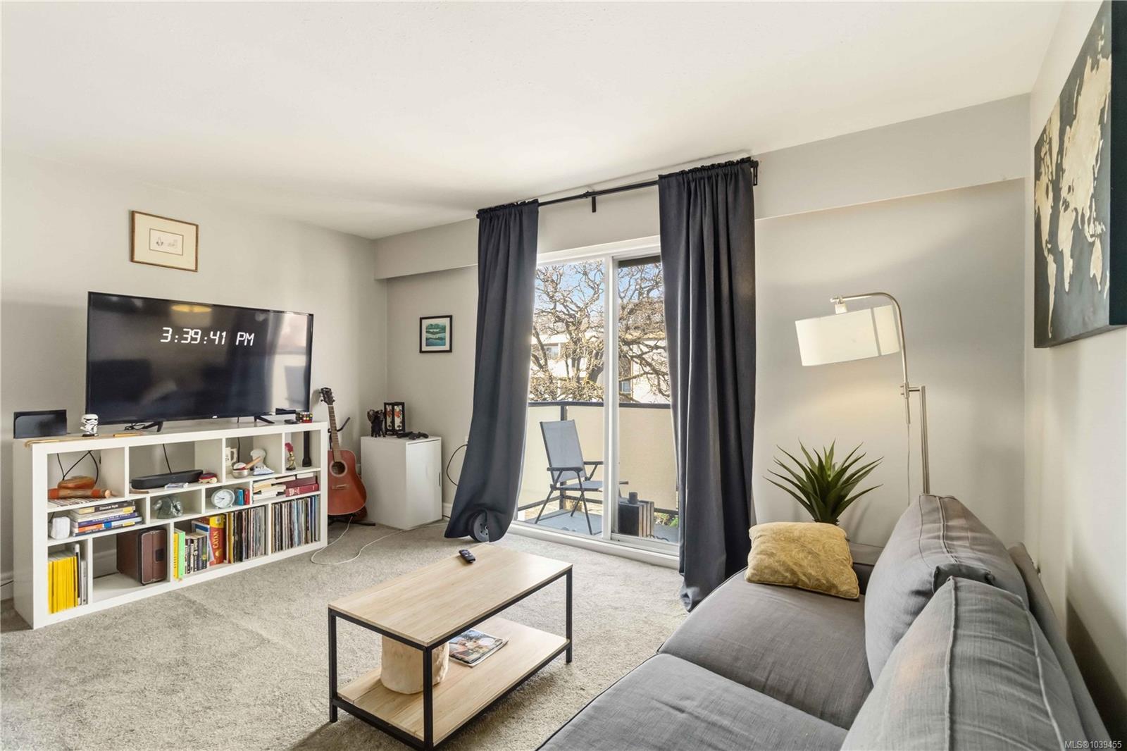 #302-904 Hillside Avenue, Victoria, BC, V8T 1Z8