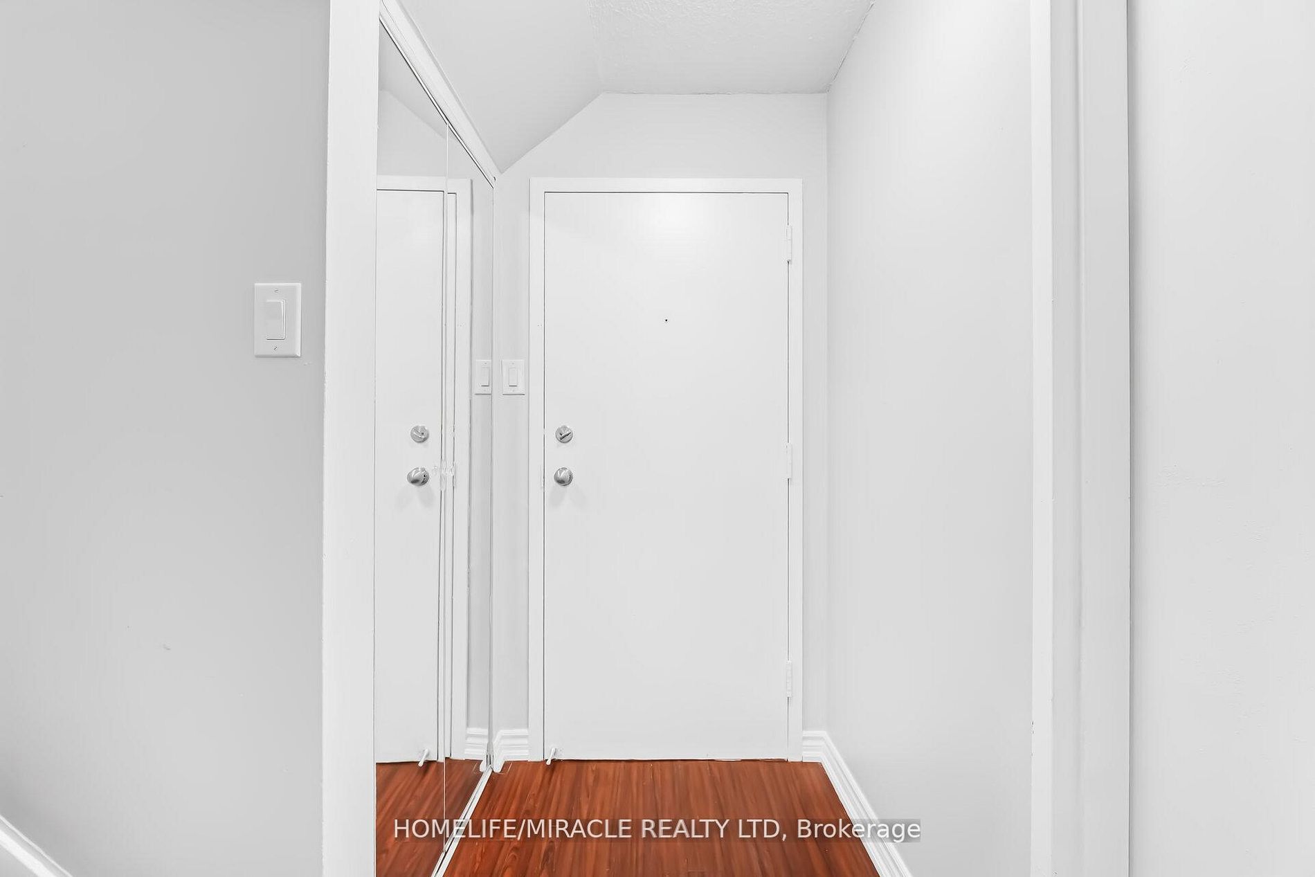 103-140 Ling Road, Toronto, ON, M1E 4V9 photo 2