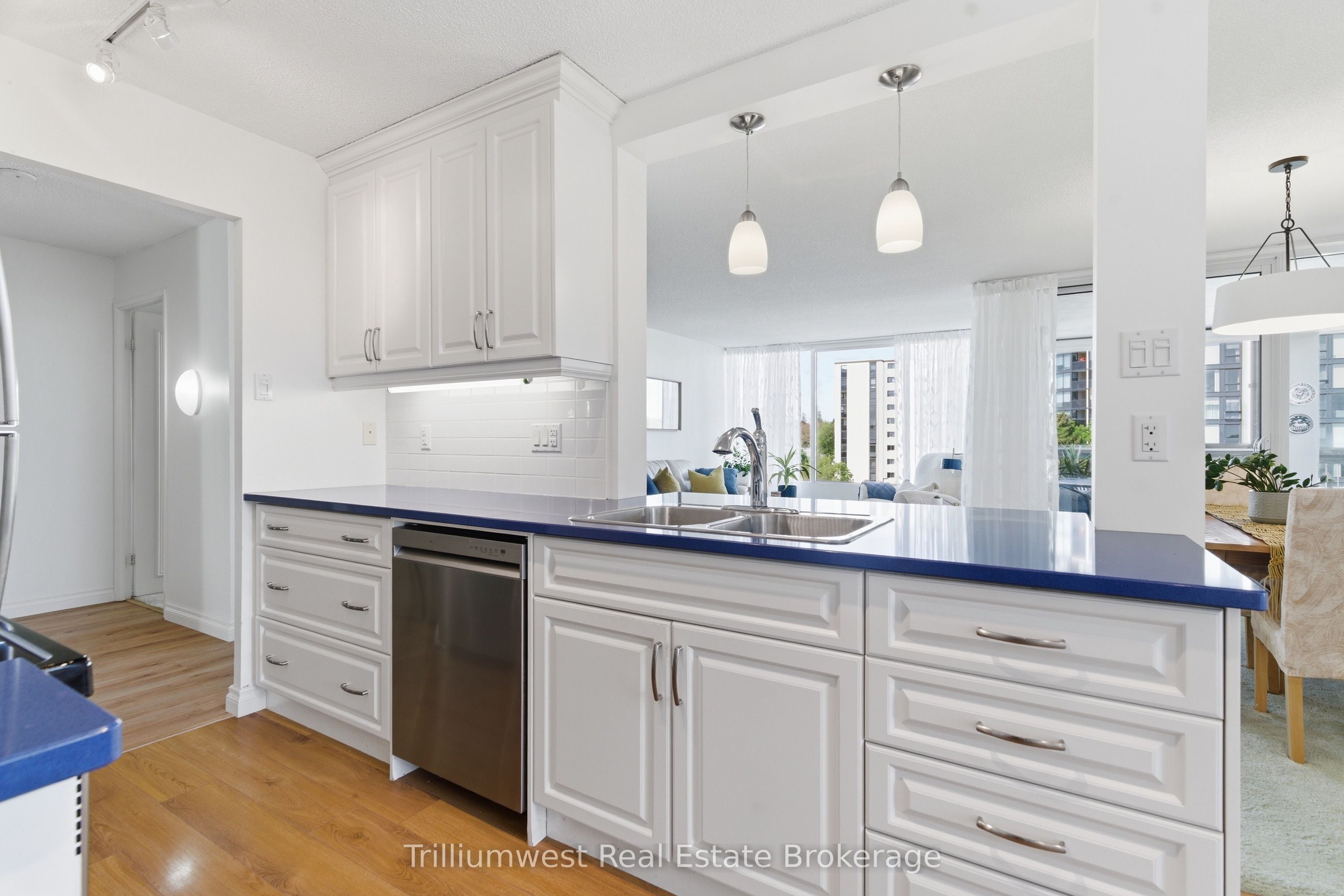 503-23 Woodlawn Road E, Guelph, ON, N1H 7G6 photo 2