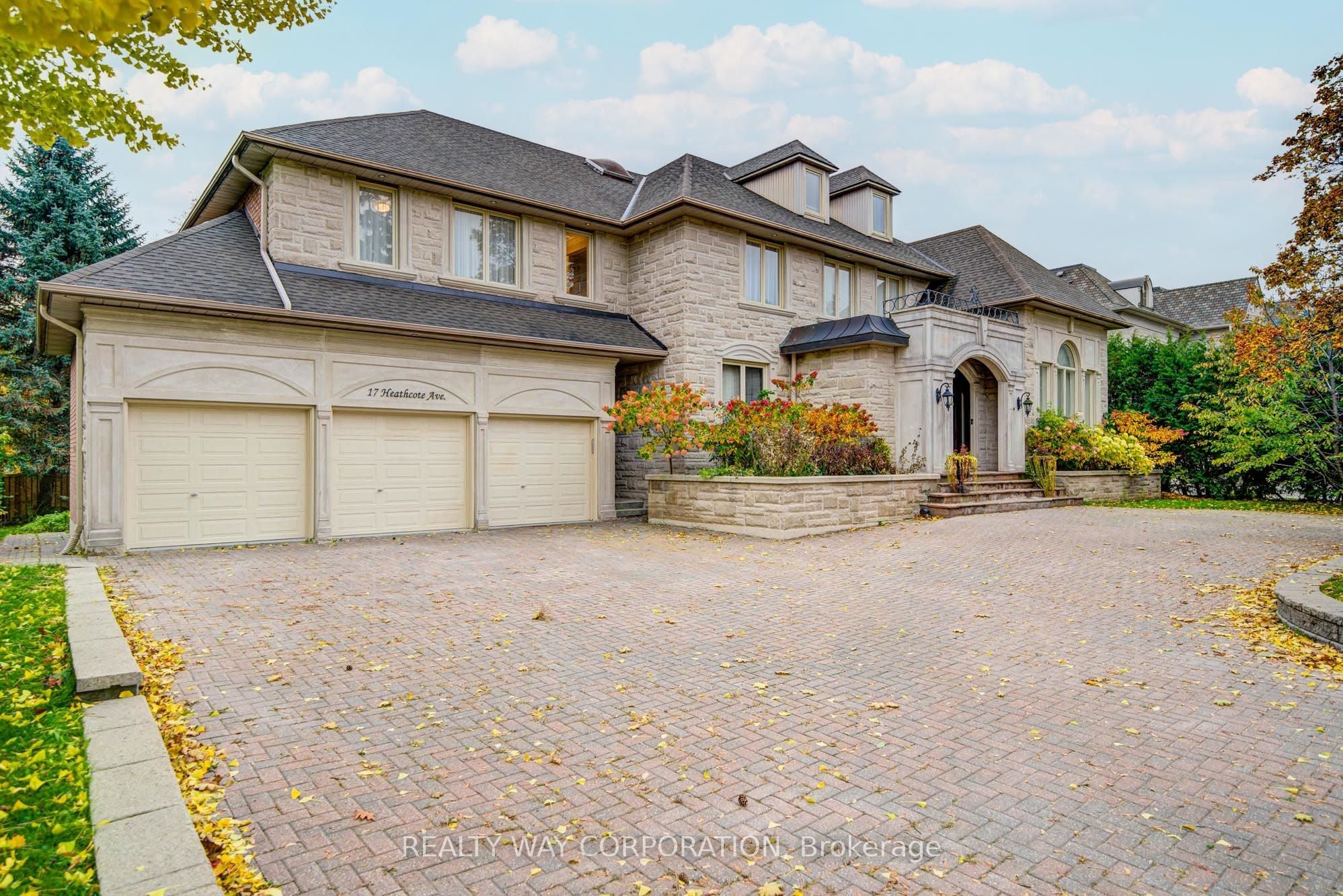 17 Heathcote Avenue, Toronto, ON, M2L 1Y6