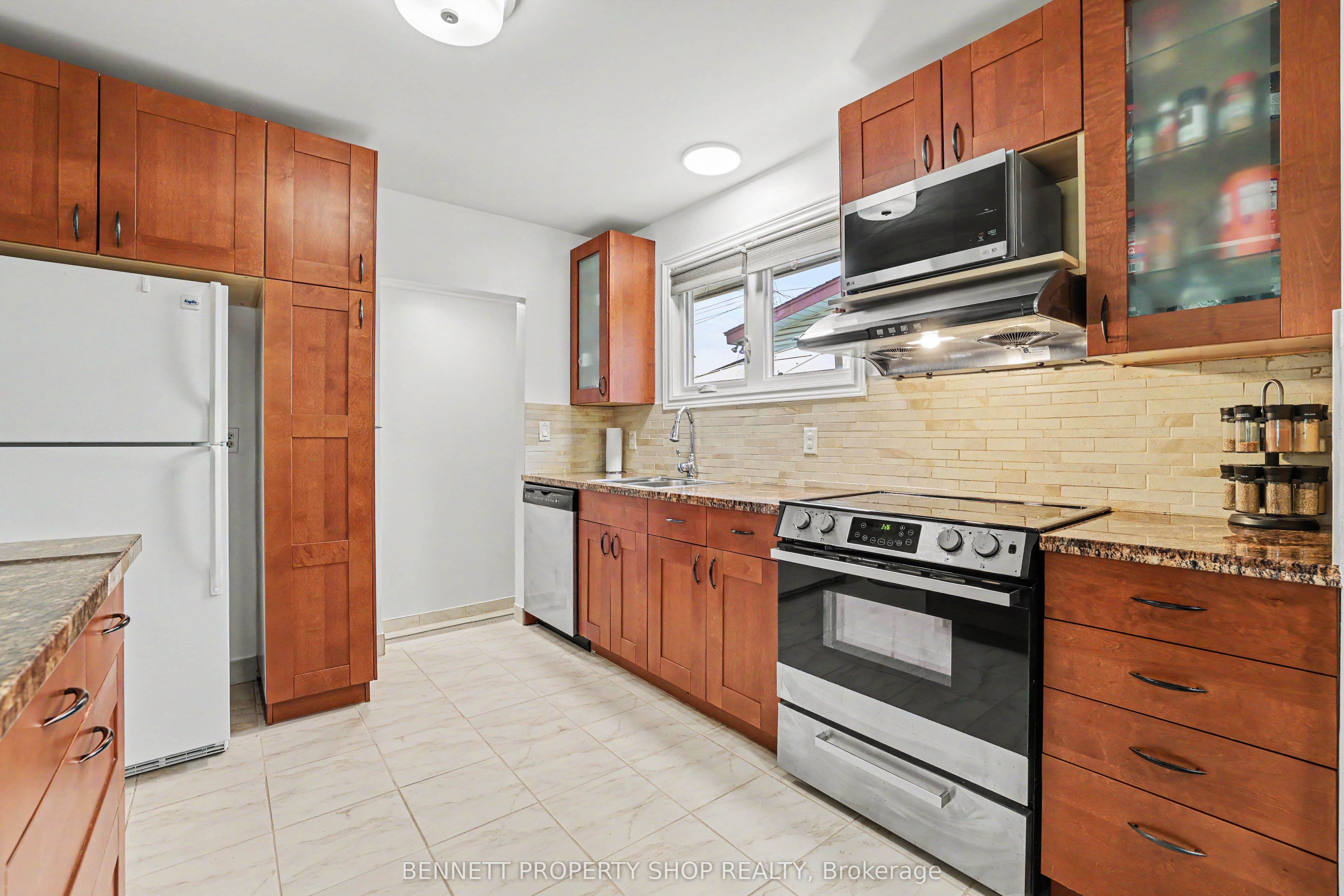 Additional image 4 of 2736 Stone Crescent, Ottawa, ON, K2H 6Z1