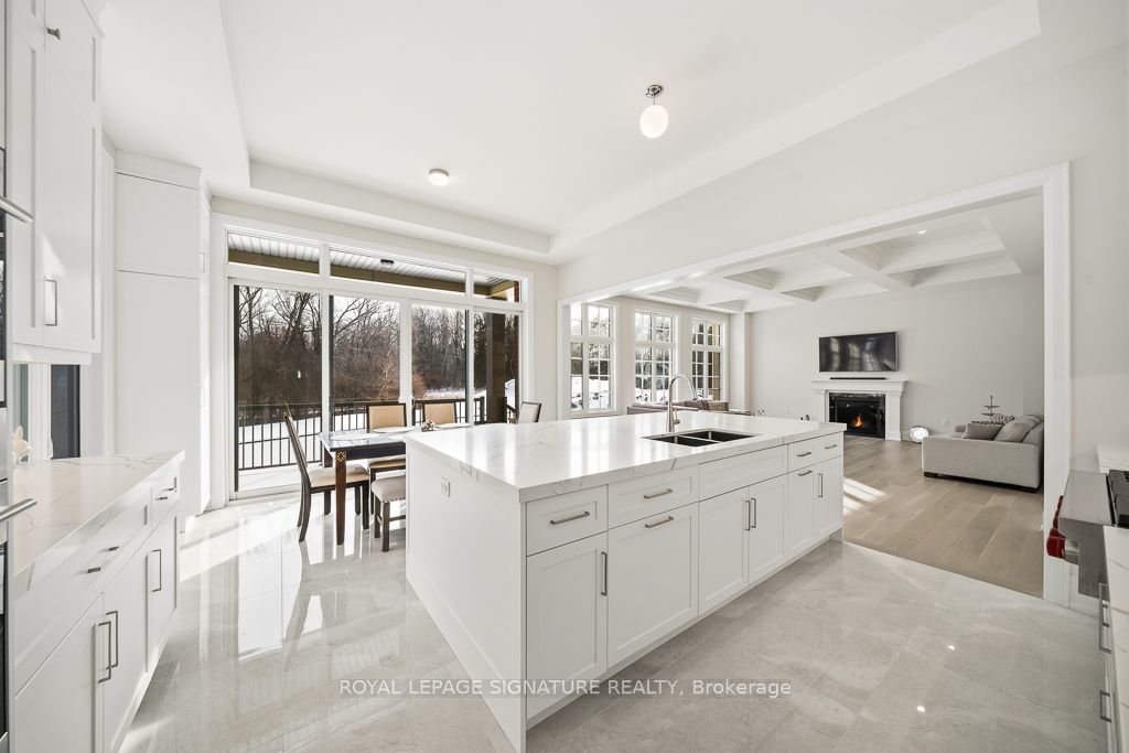 16 Gianvito Crescent, King, ON, L7B 0T2 photo 2