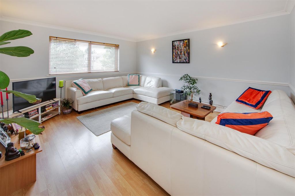 Additional image 5 of 1 bed flat for saleBrook Court, Watling Street, Radlett WD7