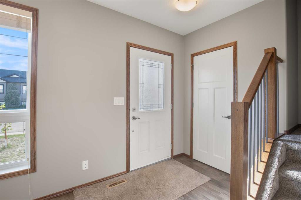 17 Crimson Court, Blackfalds, AB, T4M 0A5 photo 2