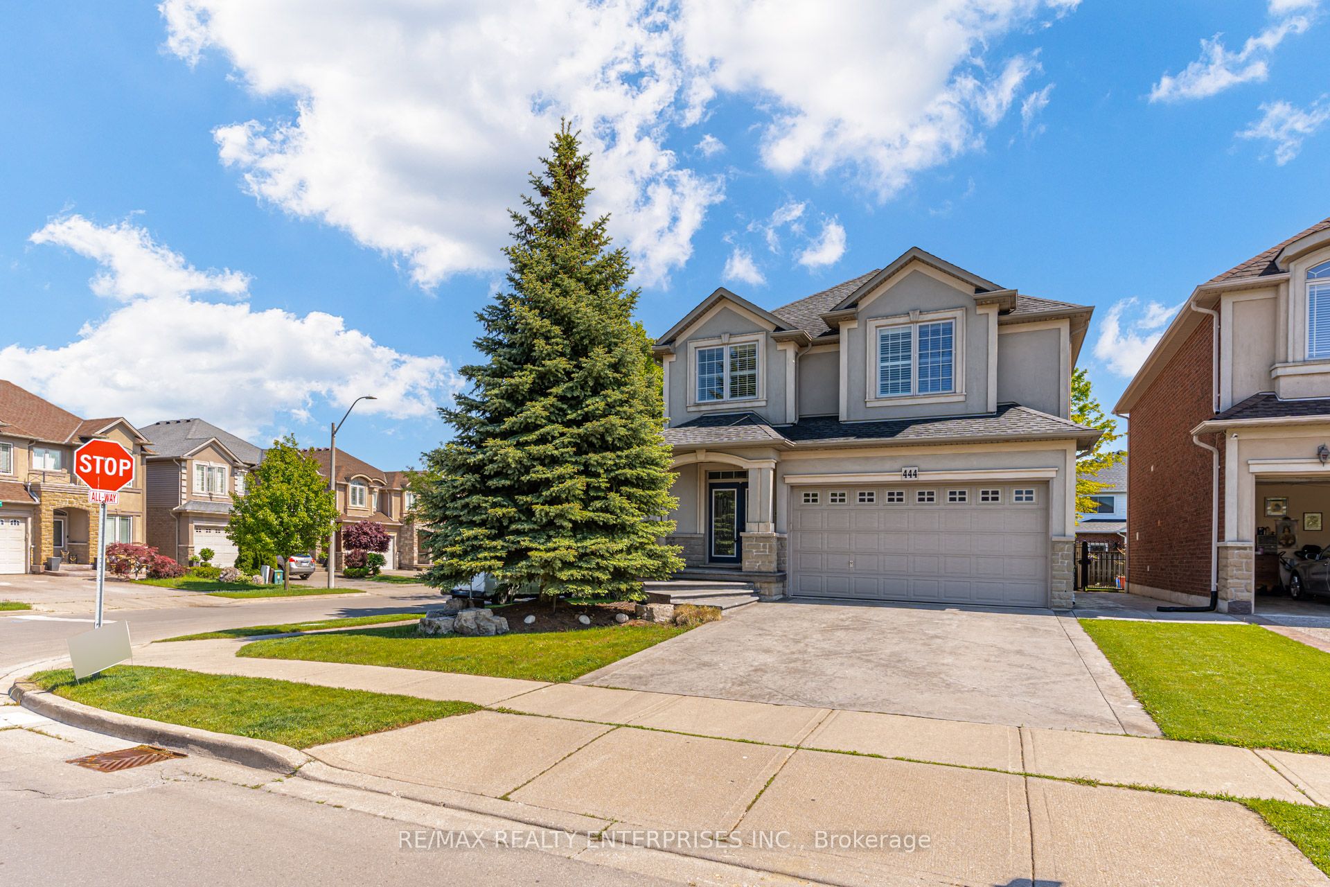 444 Dicenzo Drive, Hamilton, ON, L9B 0B3