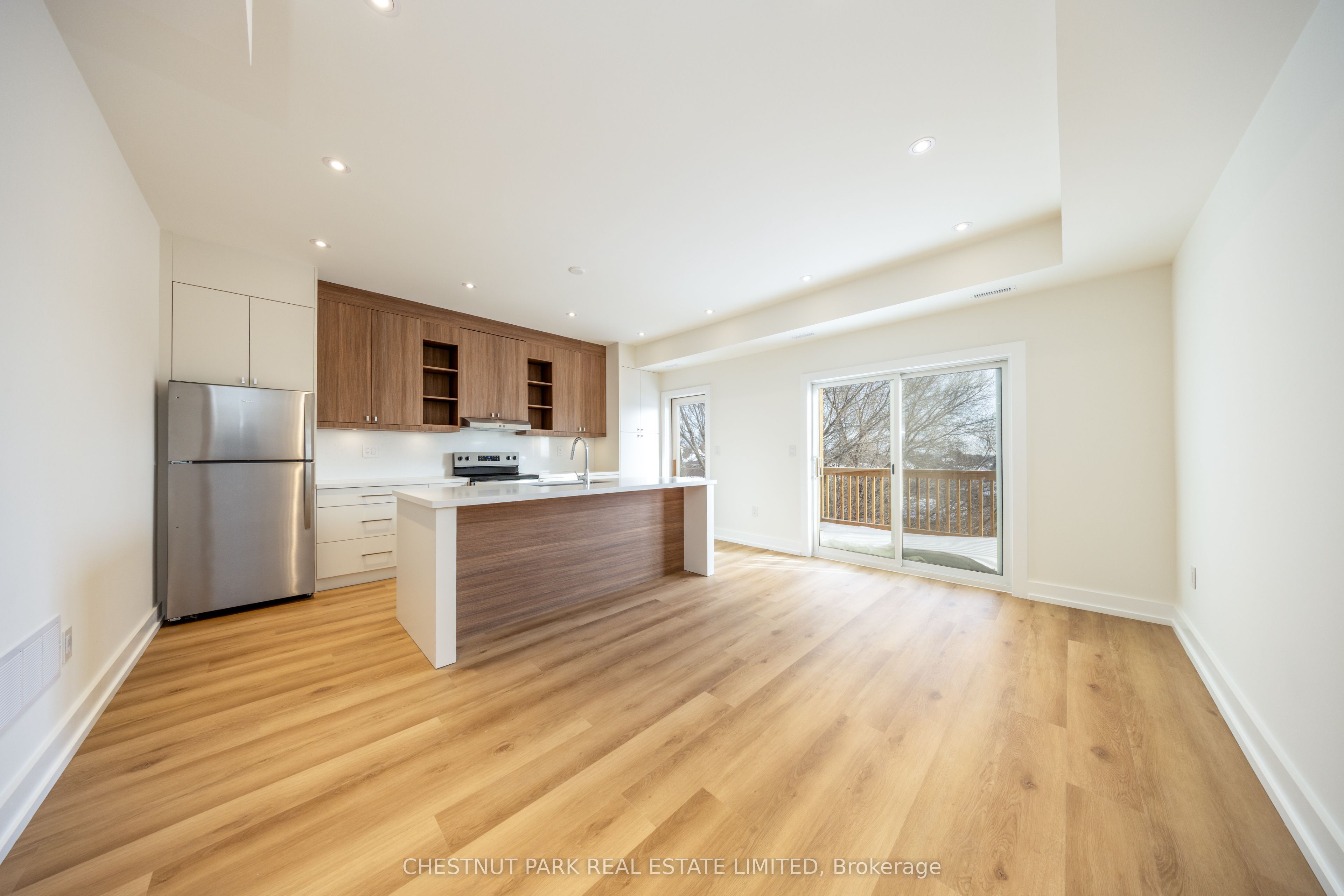 D-29 Hatherley Road, Toronto, ON, M6E 1V8 photo 2