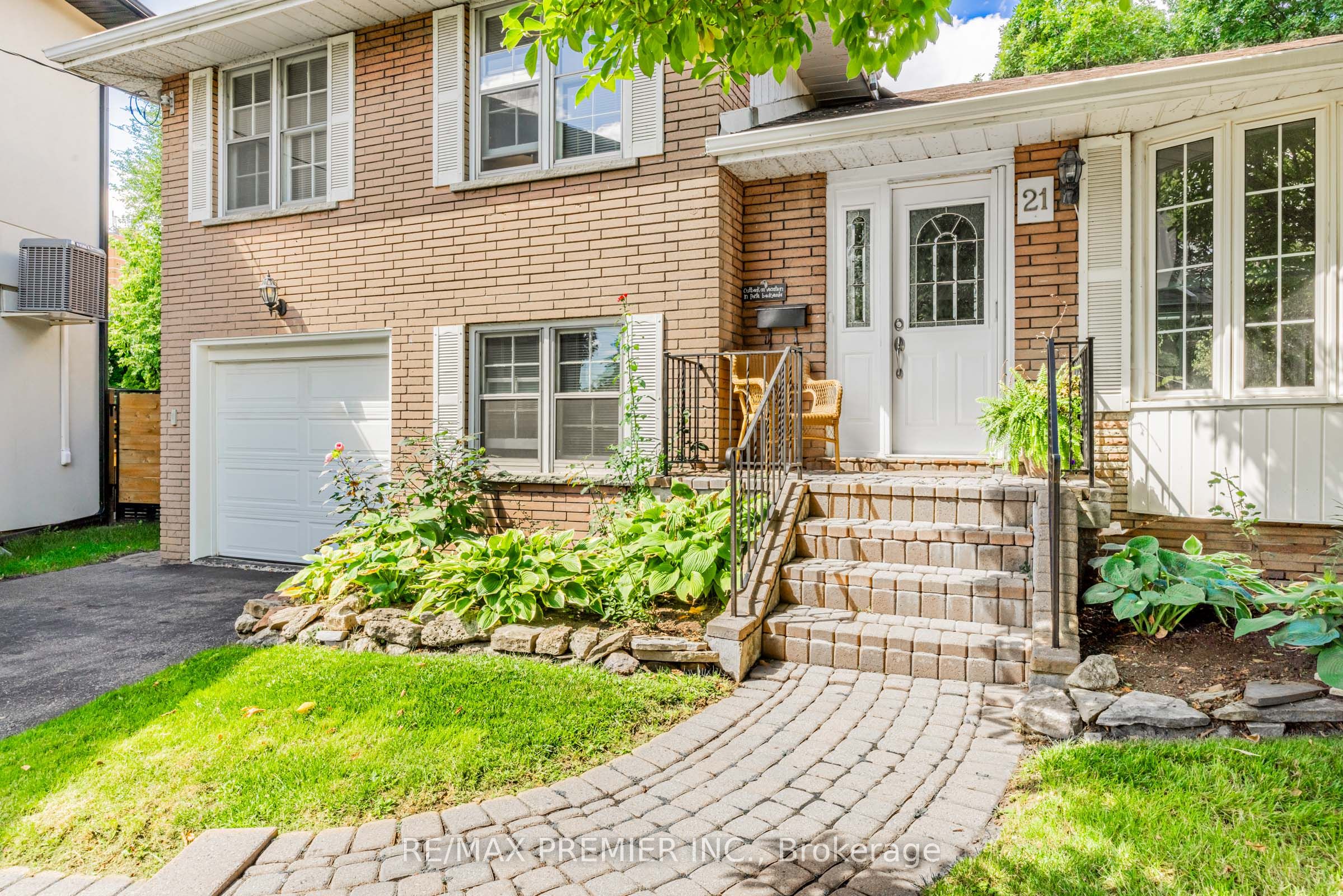 21 Halbadier Place, Toronto, ON, M9B 2H4 photo 3