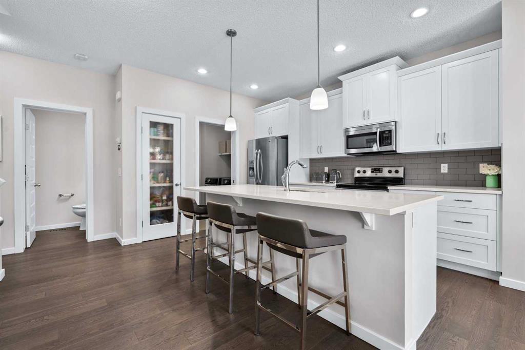 567 Evansborough Way NW, Calgary, AB, T3P0M7 photo 3