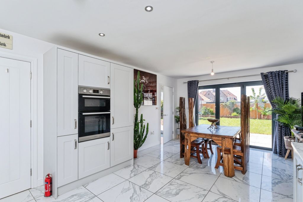 Additional image 4 of 4 bed semi-detached house for salePendyffryn Road, Rhyl LL18