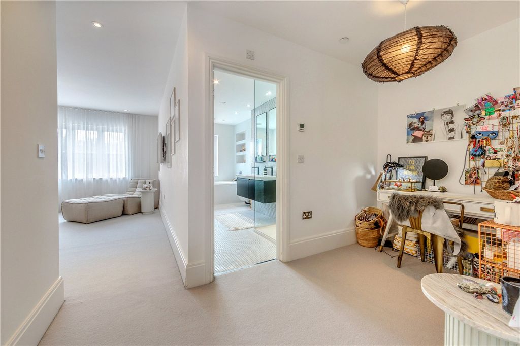 Additional image 21 of 6 bed detached house for saleViburnum Gate, Radlett, Hertfordshire WD7