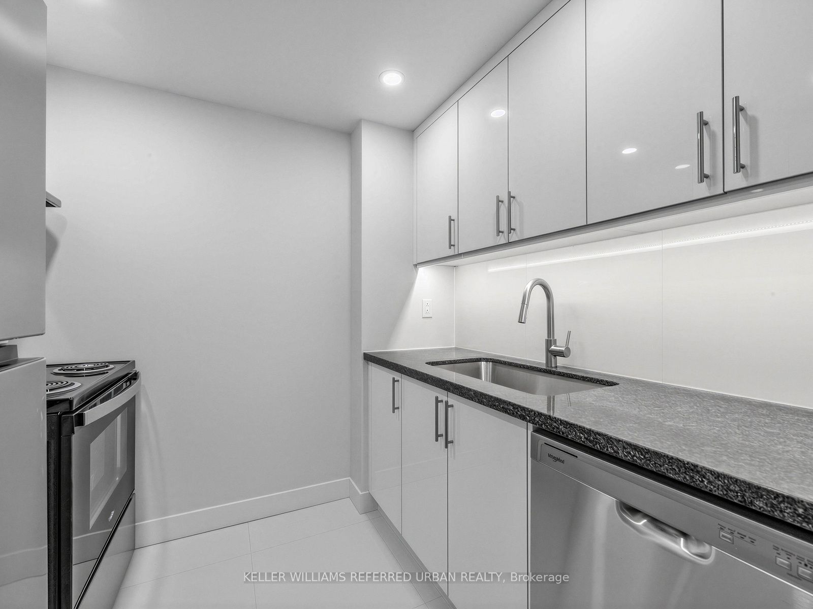 217-7 Bishop Avenue, Toronto, ON, M2M 4J4 photo 4