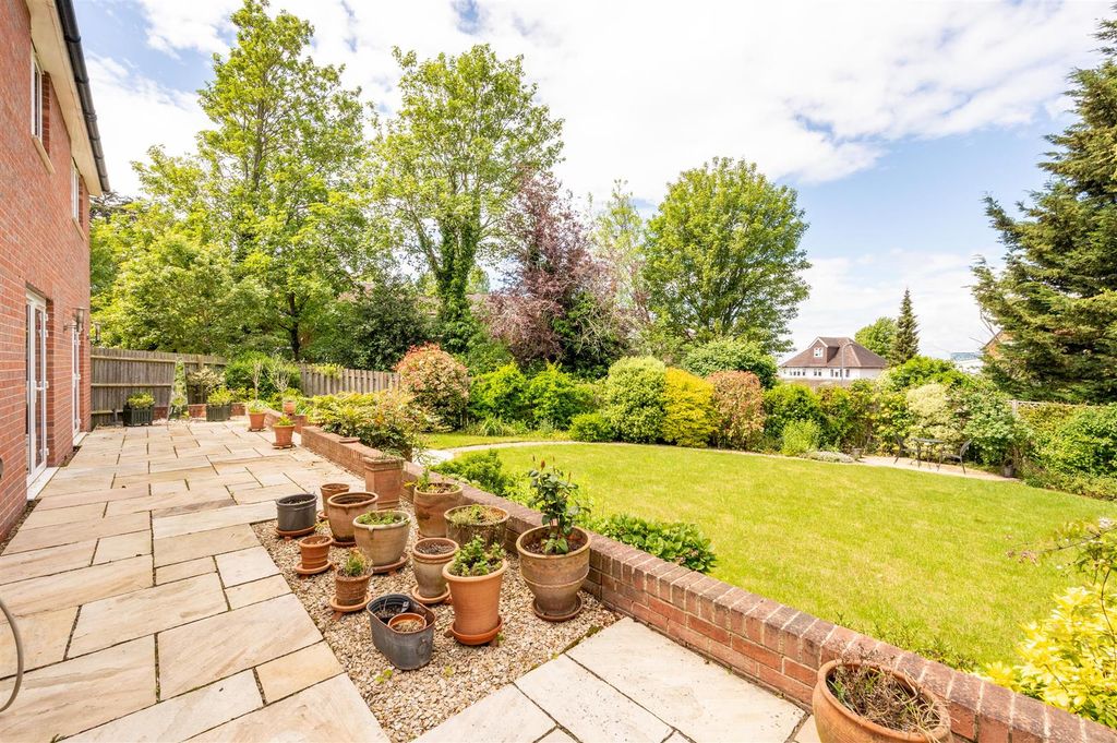 Additional image 3 of 5 bed detached house for saleWellswood Gardens, Reading RG1