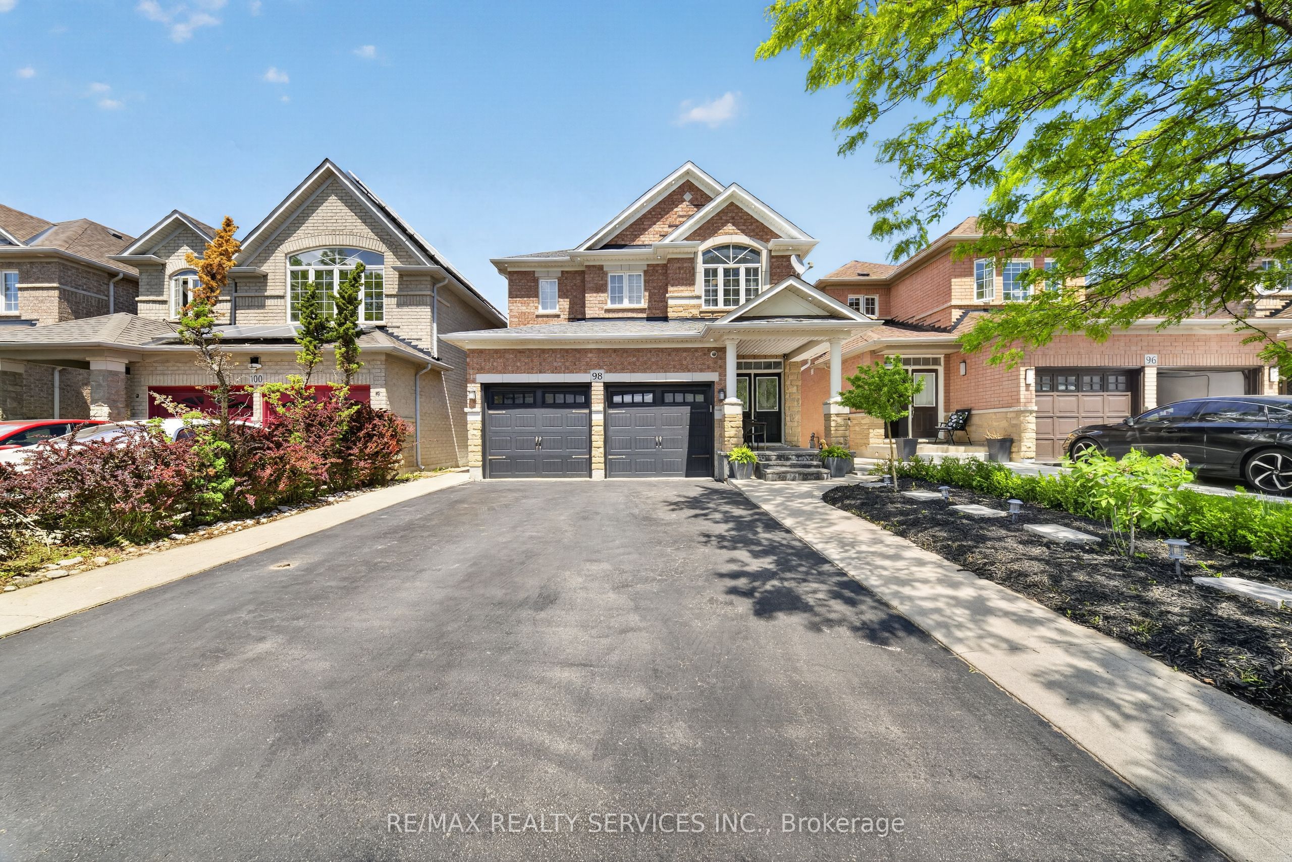 98 Saffron Crescent, Brampton, ON, L6S 6H8