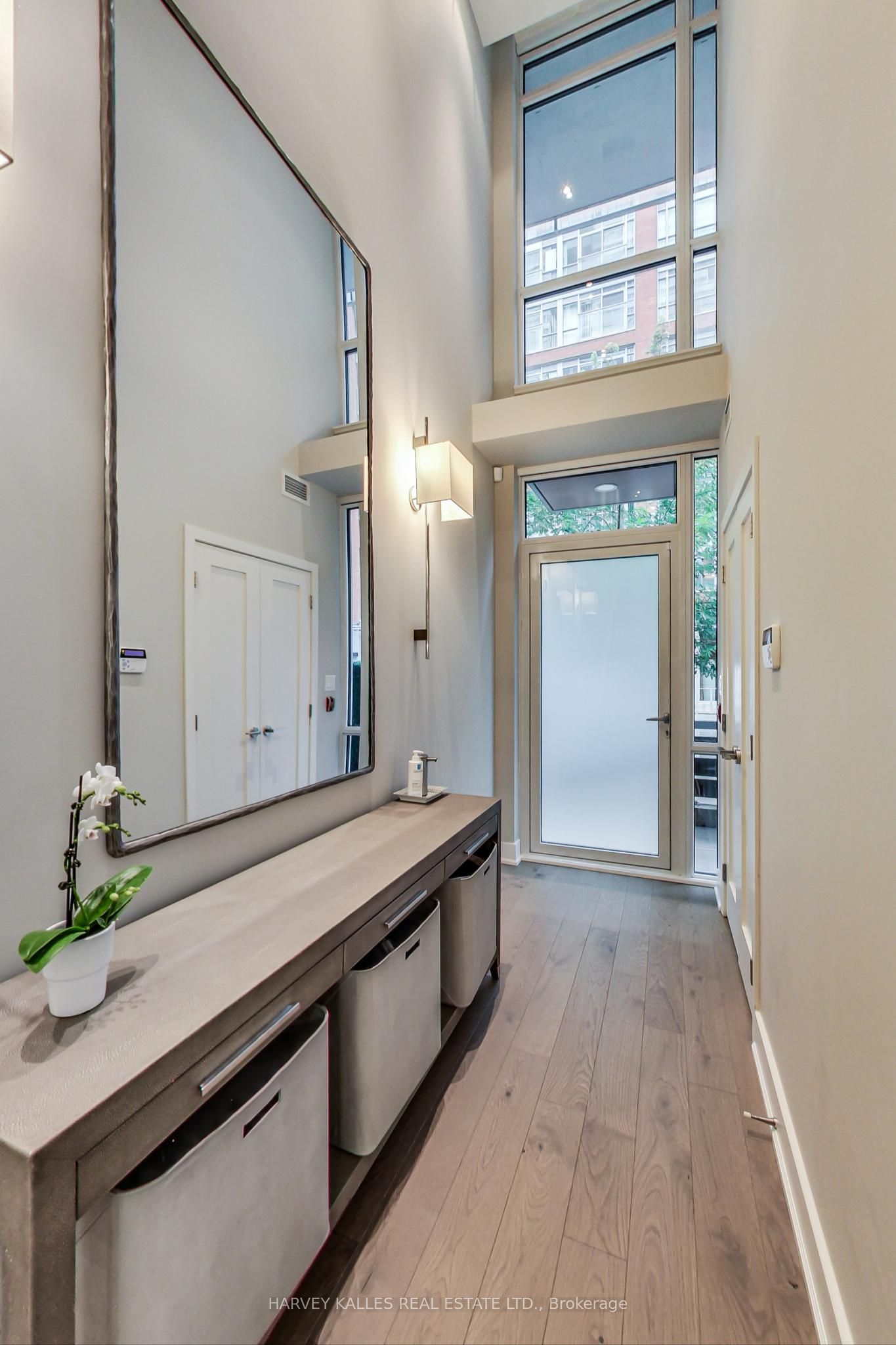 TH24-30 Nelson Street, Toronto, ON, M5V 0H5 photo 4
