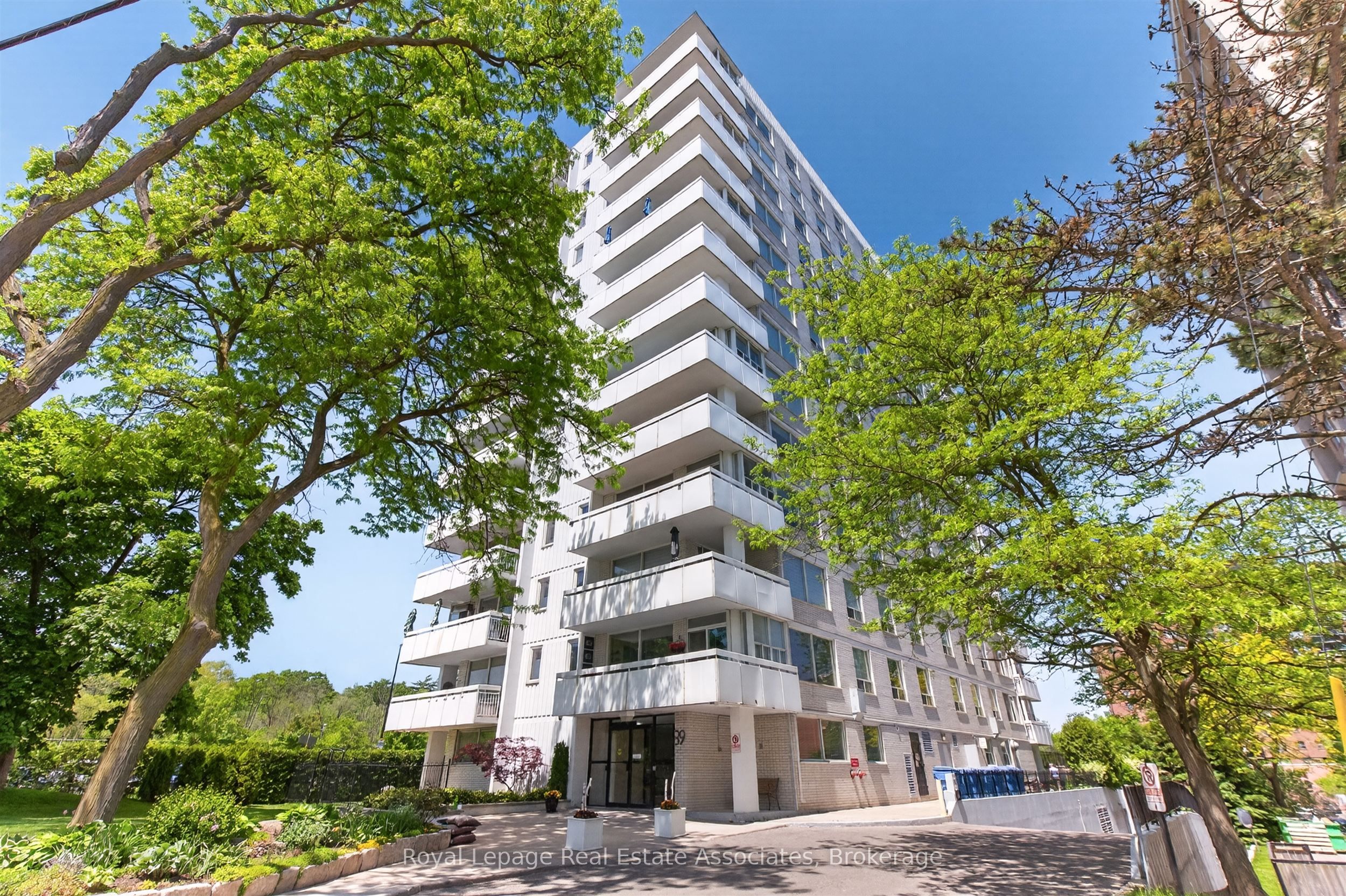 404-39 Stavebank Road W, Mississauga, ON, L5G 4N7