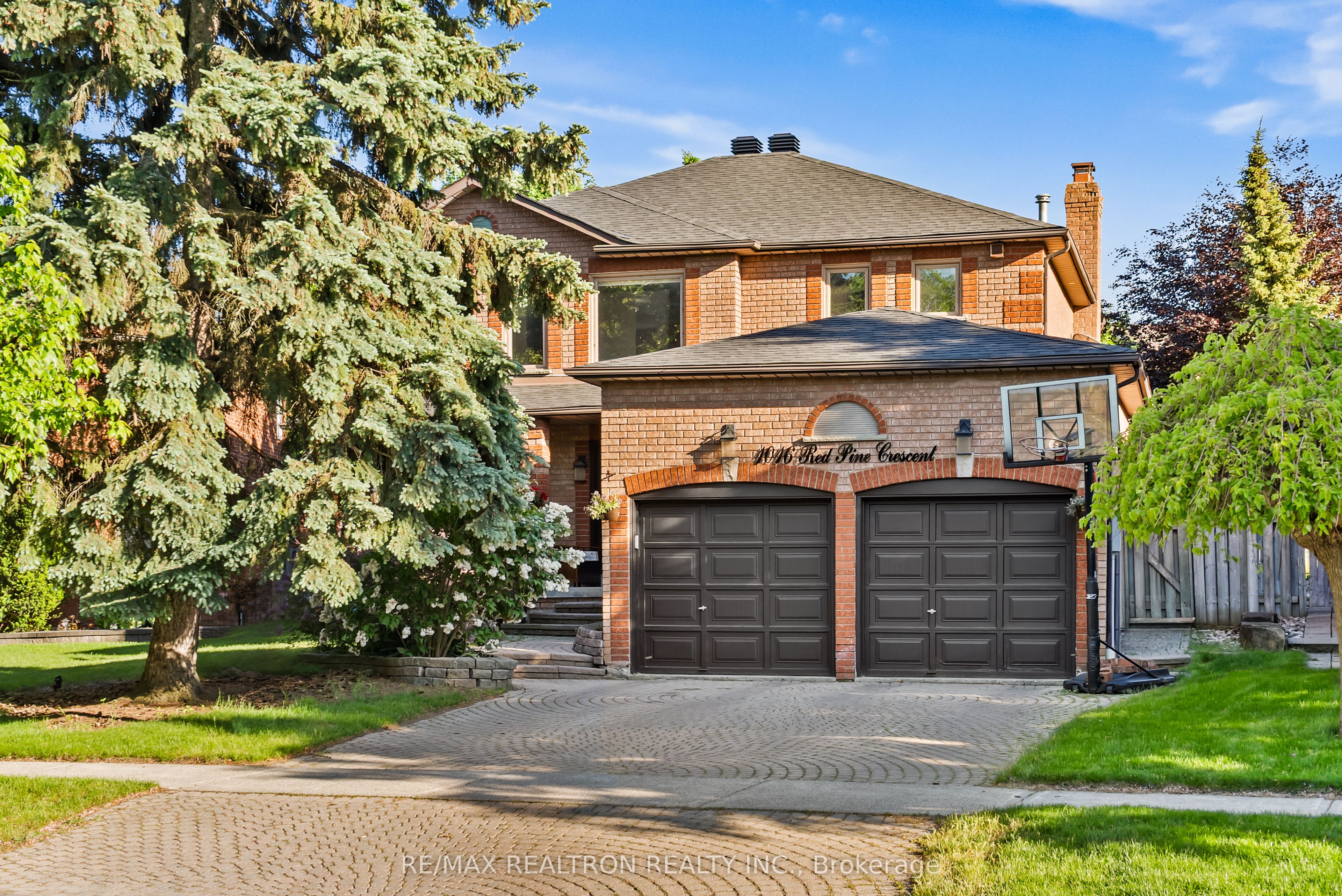 1016 Red Pine Crescent, Mississauga, ON, L5H 4E8