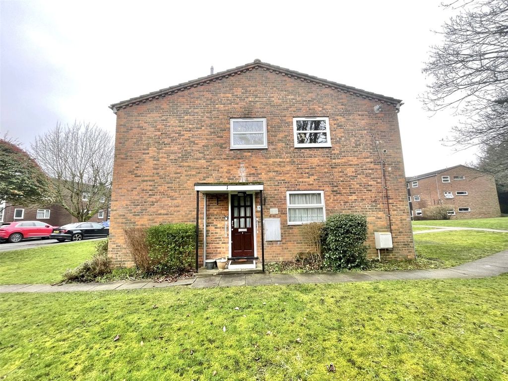 2 bed flat for saleSherland Court, The Dell, Radlett, Hertfordshire WD7
