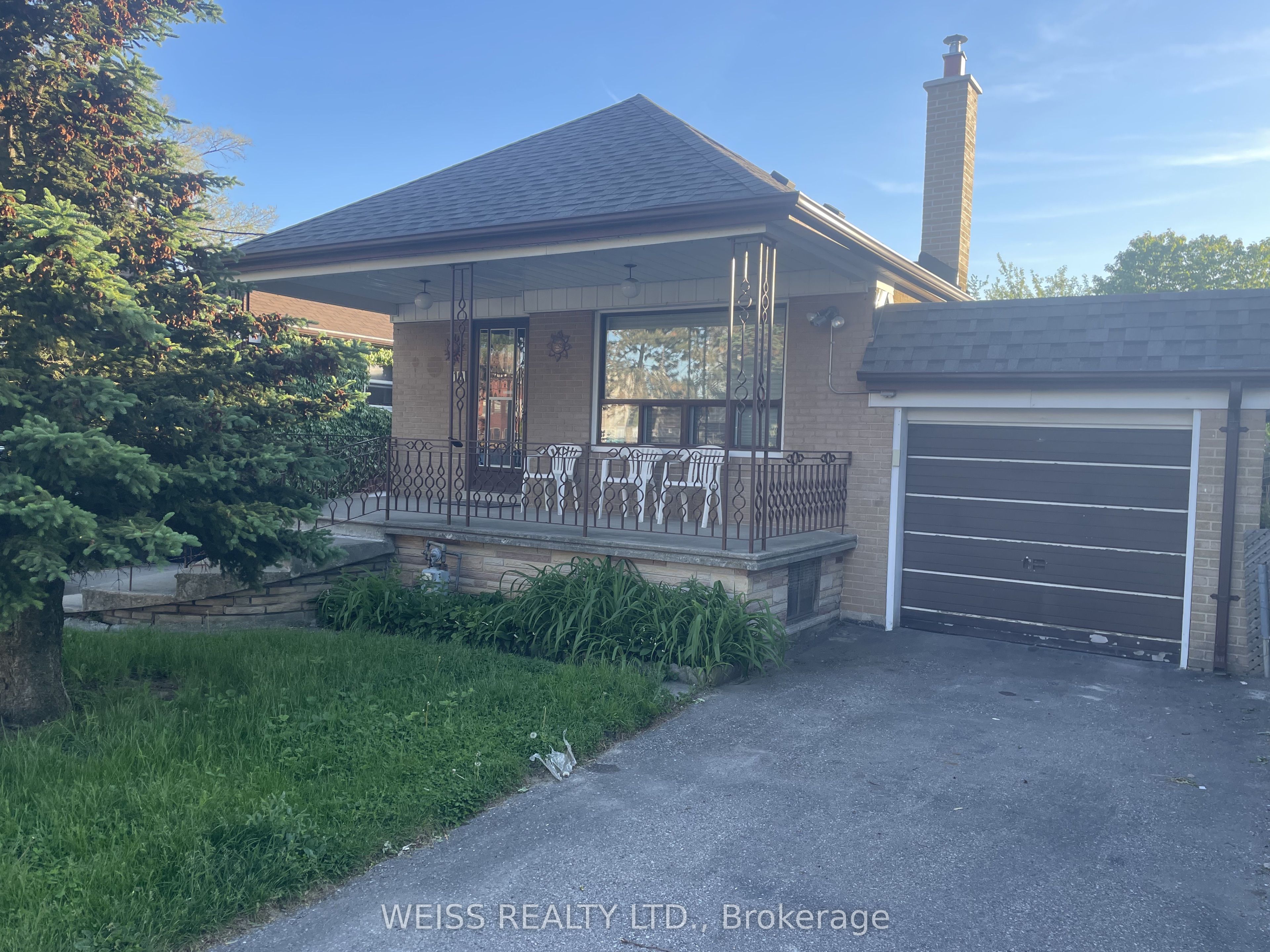 10 Danesbury Avenue, Toronto, ON, M6B 3K7