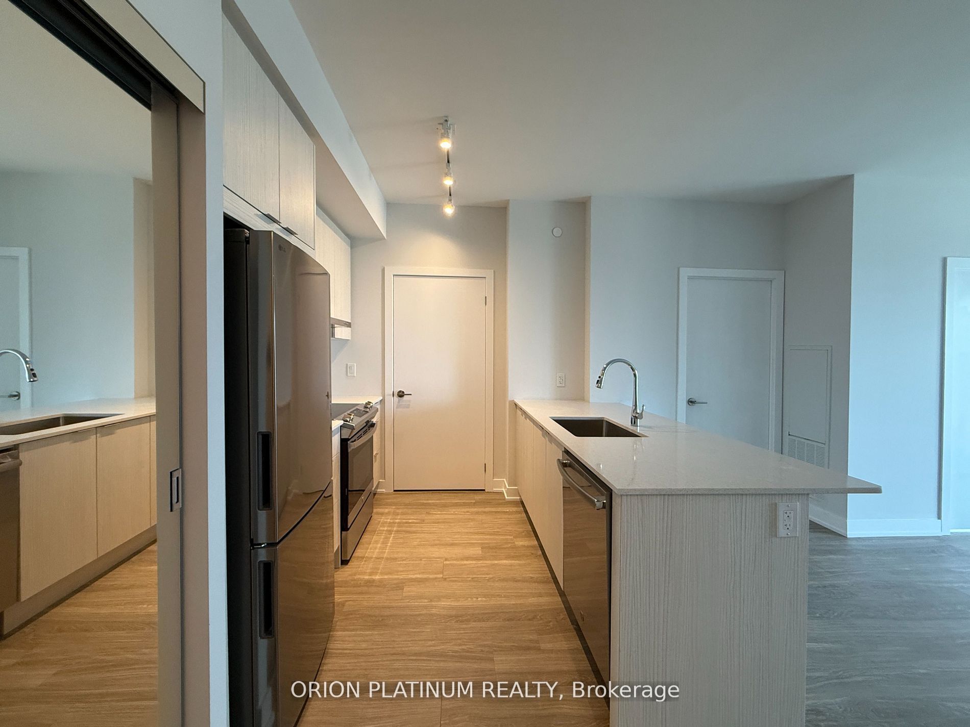Additional image 4 of 2001-430 Square One Drive, Mississauga, ON, L5B 3Y1