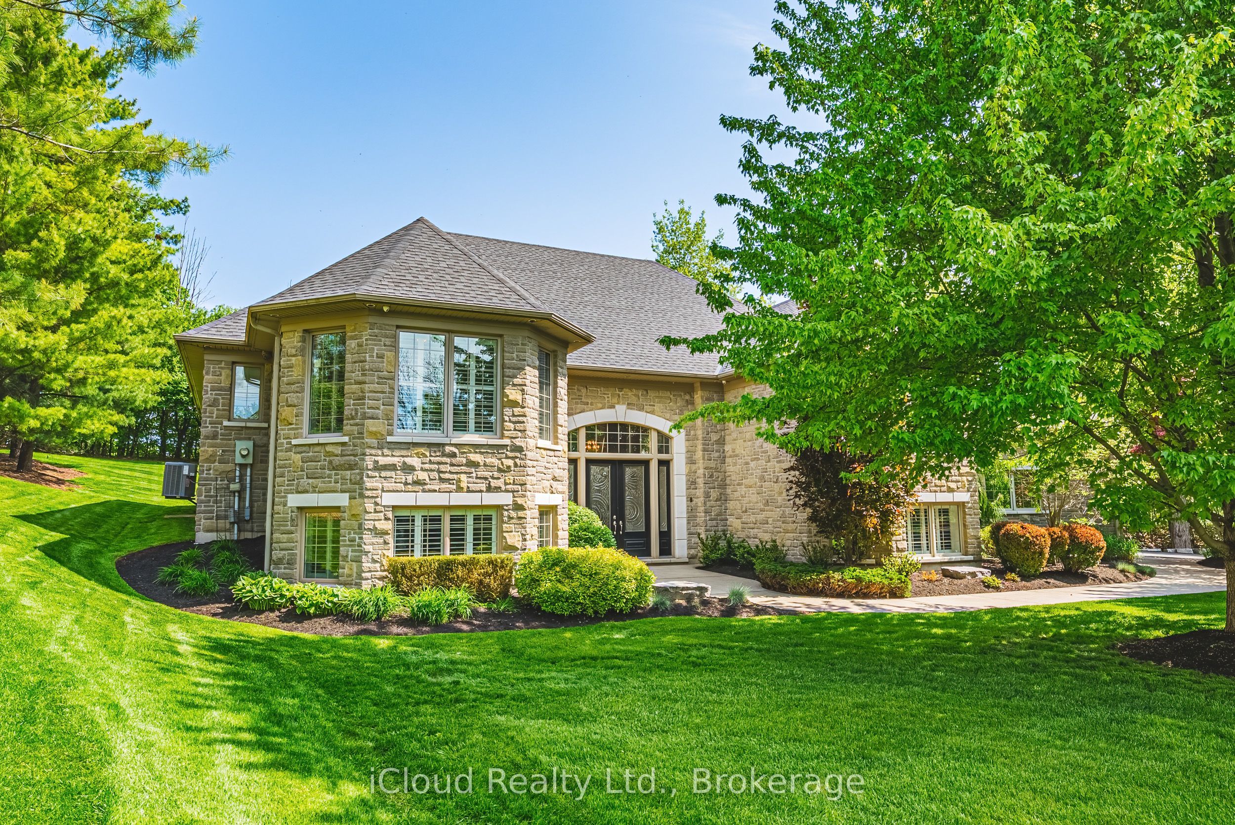 845 Hidden Valley Road, Kitchener, ON, N2C 2S4
