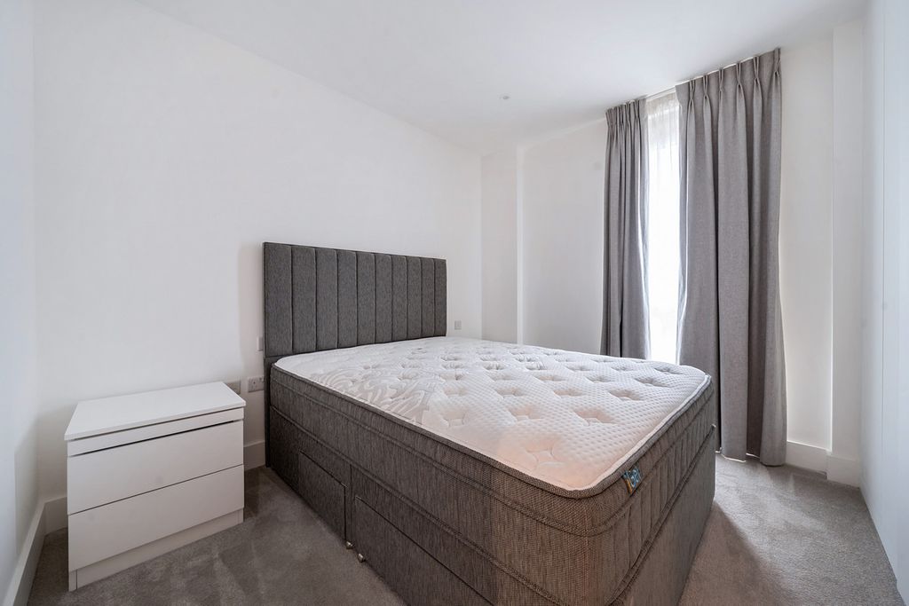Additional image 7 of 2 bed flat for saleKings Road, Reading RG1