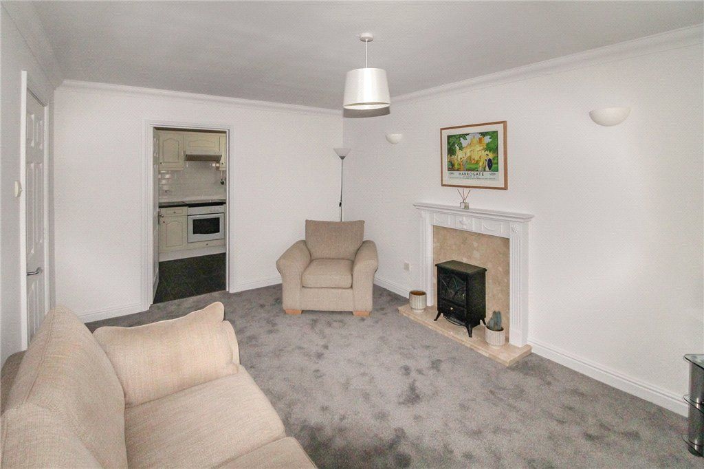 2 bed flat for saleWilliamson Drive, Ripon, North Yorkshire HG4 photo 3