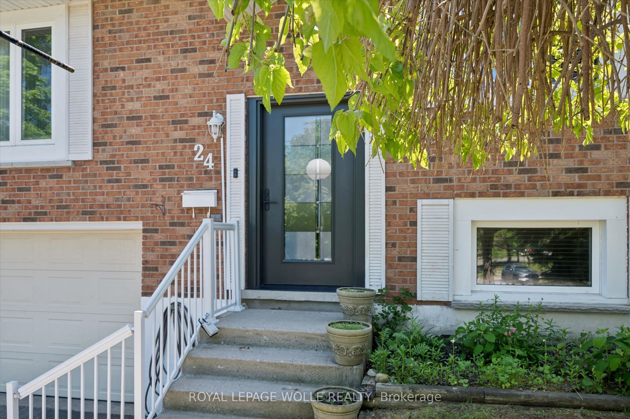 24 Devonglen Court, Kitchener, ON, N2E 2A8 photo 3