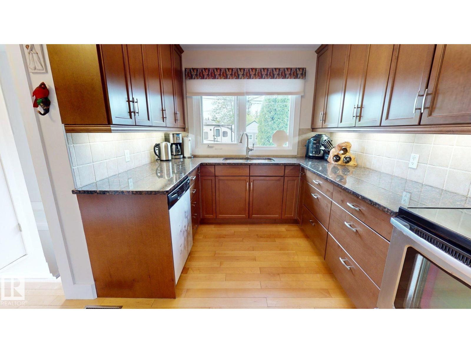 Additional image 6 of 15627 83 Avenue NW, Edmonton, AB, T5R3T6