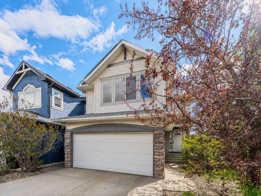143 Cougarstone Square SW, Calgary, AB, T3H 5J4
