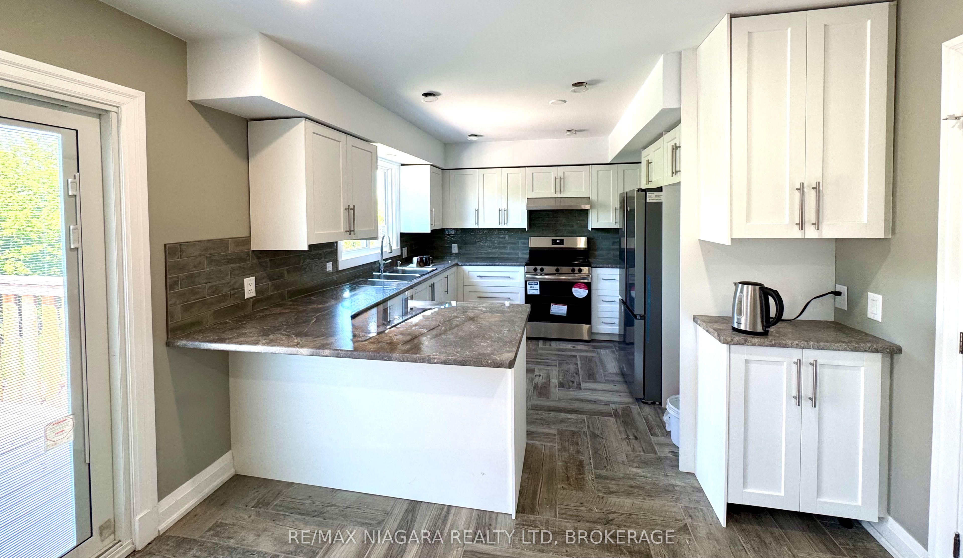 Upper-21 Ball Avenue E, St. Catharines, ON, L2T 1B4 photo 5