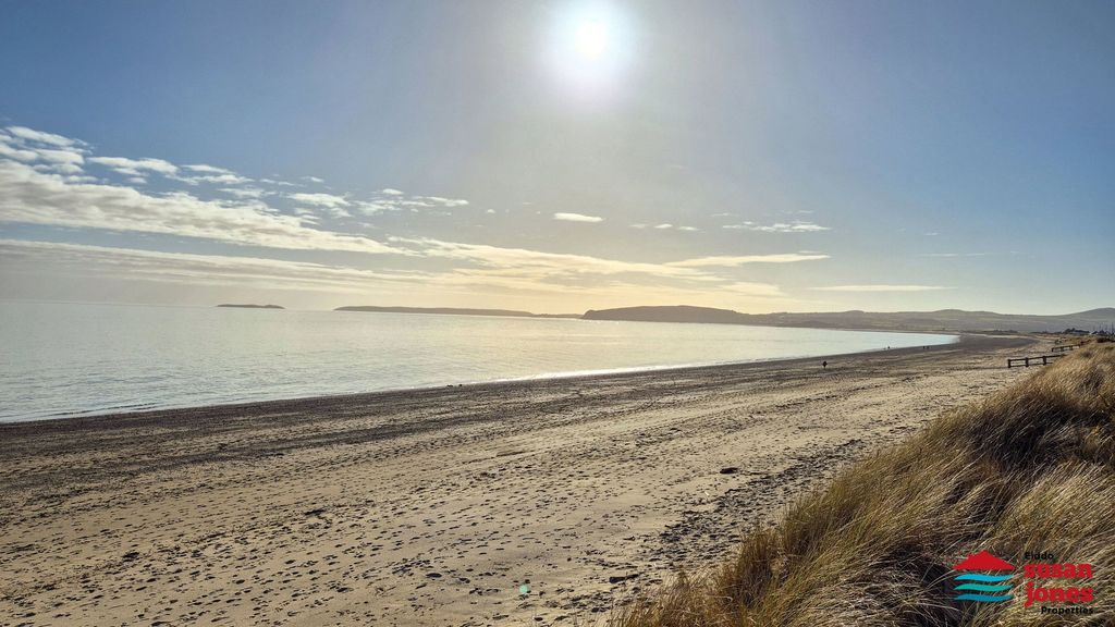 Additional image 3 of 3 bed terraced house for saleSouth Beach, Pwllheli LL53