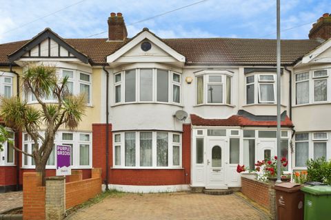 Adelaide Gardens, Romford RM6