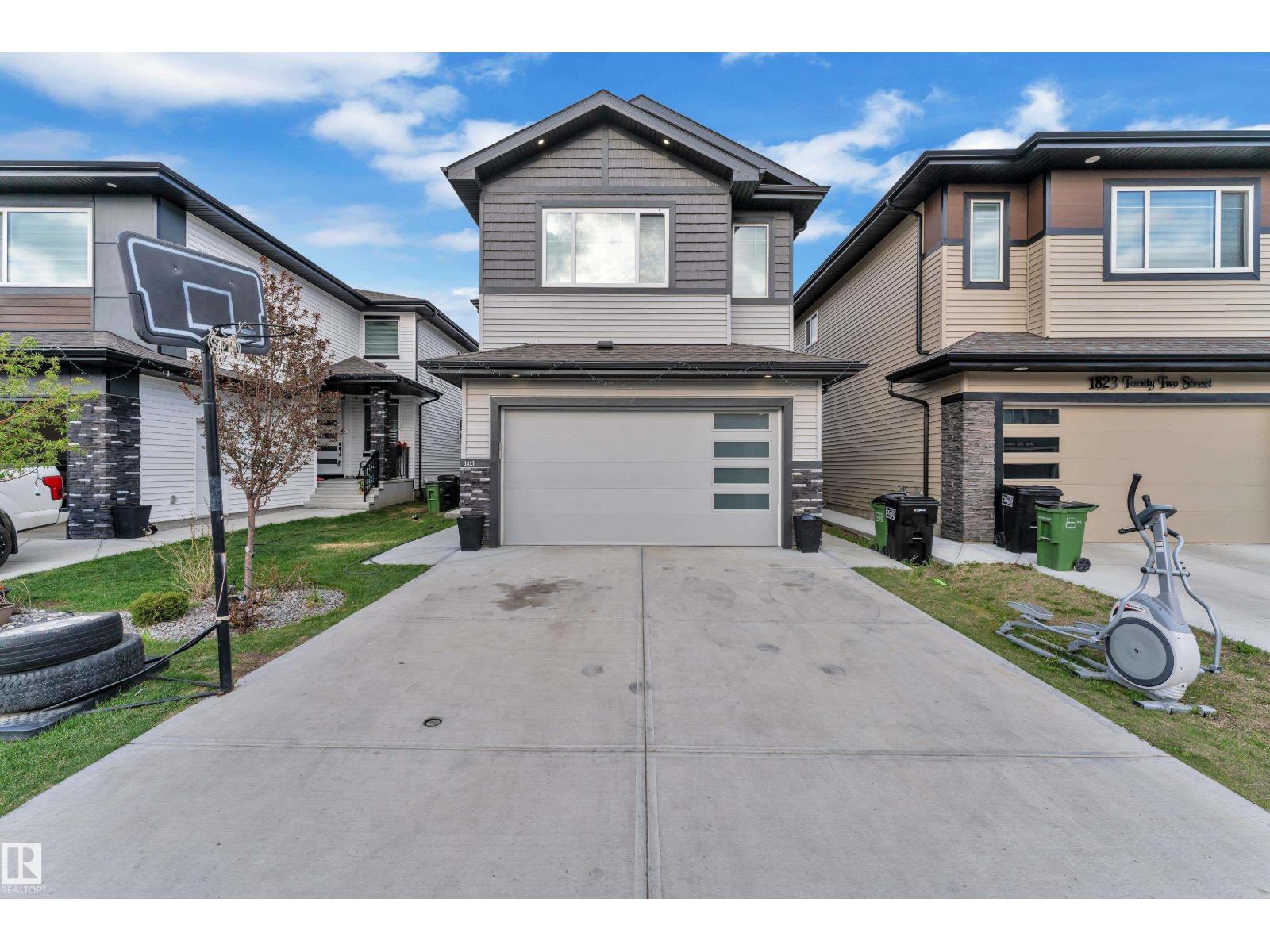 1827 22 Street NW, Edmonton, AB, T6T2M5