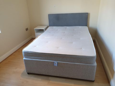 Curzon Avenue M14
