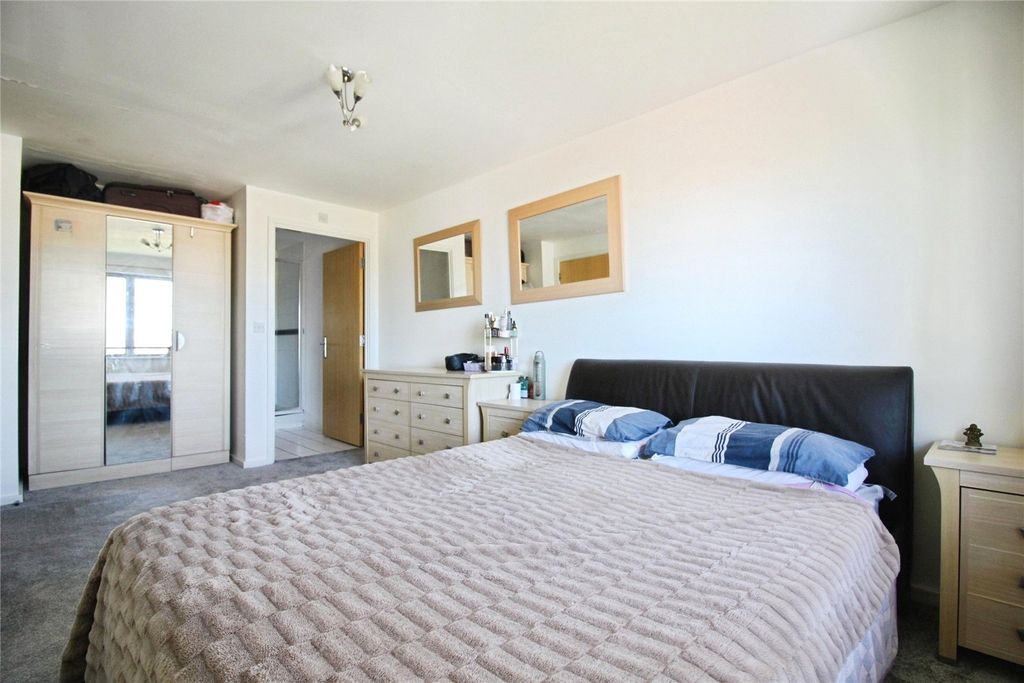 Additional image 4 of 2 bed flat for saleQuadrant Court, Jubilee Square, Reading RG1