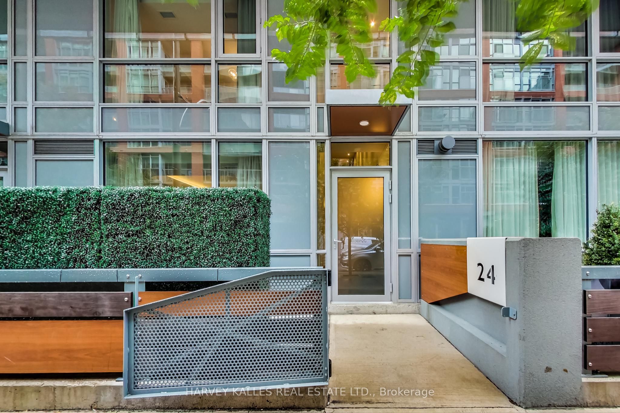 TH24-30 Nelson Street, Toronto, ON, M5V 0H5